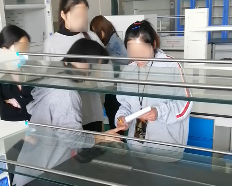 新員工前來(lái)工廠參觀學(xué)習(xí)