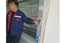 科研人員講解VAV智能通風(fēng)櫥-文丘里閥