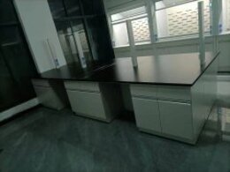 濟寧化工廠實驗室實驗臺安裝完成