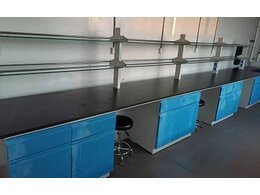 山東恒信生物實驗臺通風(fēng)柜安裝完成