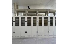 山東業(yè)創(chuàng)，如何選擇合適尺寸的試劑柜帶通風(fēng)？