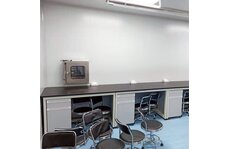 中央臺試劑架，實(shí)驗(yàn)室高效管理的核心工具(解析中央臺試劑架的設(shè)計(jì)、功能及其在實(shí)驗(yàn)室中的應(yīng)用  )